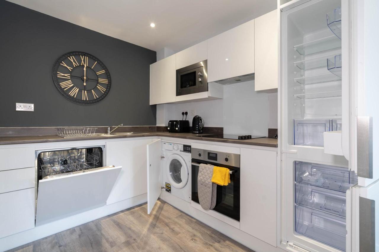 Apartment New Build - 2 Bed Luxury Spacious Modern Apt - Roof Top Terrace - Digbeth, Centre - Free Netflix & Smart Tv *