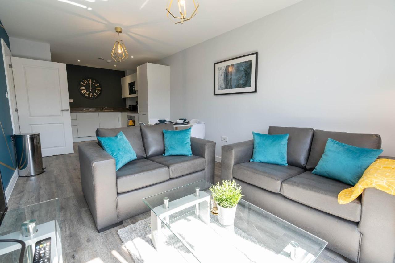 New Build - 2 Bed Luxury Spacious Modern Apt - Roof Top Terrace - Digbeth, Centre - Free Netflix & Smart Tv *